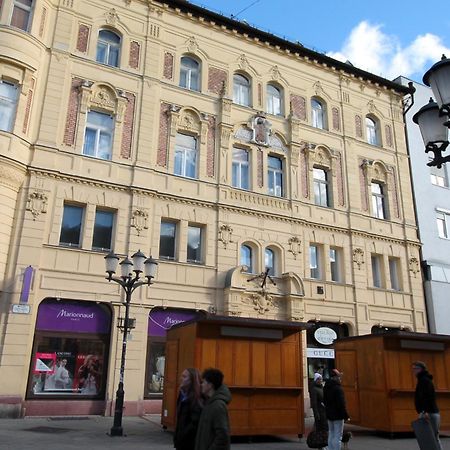 Modern Studio A Belvaros Koezepen Parkoloval- Kata Studioapartman Gyor Luaran gambar