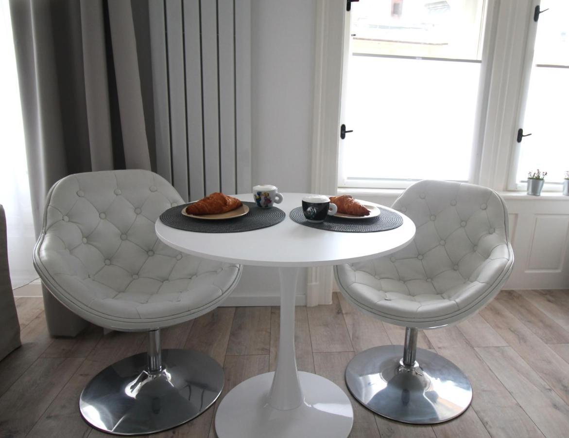 Modern Studio A Belvaros Koezepen Parkoloval- Kata Studioapartman Gyor Luaran gambar