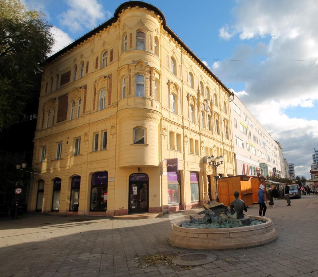 Modern Studio A Belvaros Koezepen Parkoloval- Kata Studioapartman Gyor Luaran gambar