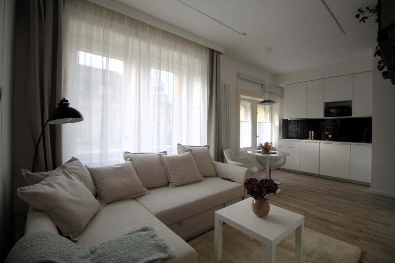 Modern Studio A Belvaros Koezepen Parkoloval- Kata Studioapartman Gyor Luaran gambar