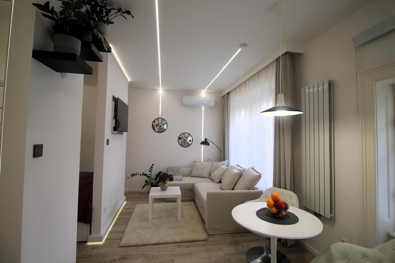 Modern Studio A Belvaros Koezepen Parkoloval- Kata Studioapartman Gyor Luaran gambar