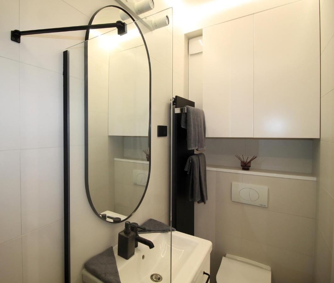 Modern Studio A Belvaros Koezepen Parkoloval- Kata Studioapartman Gyor Luaran gambar