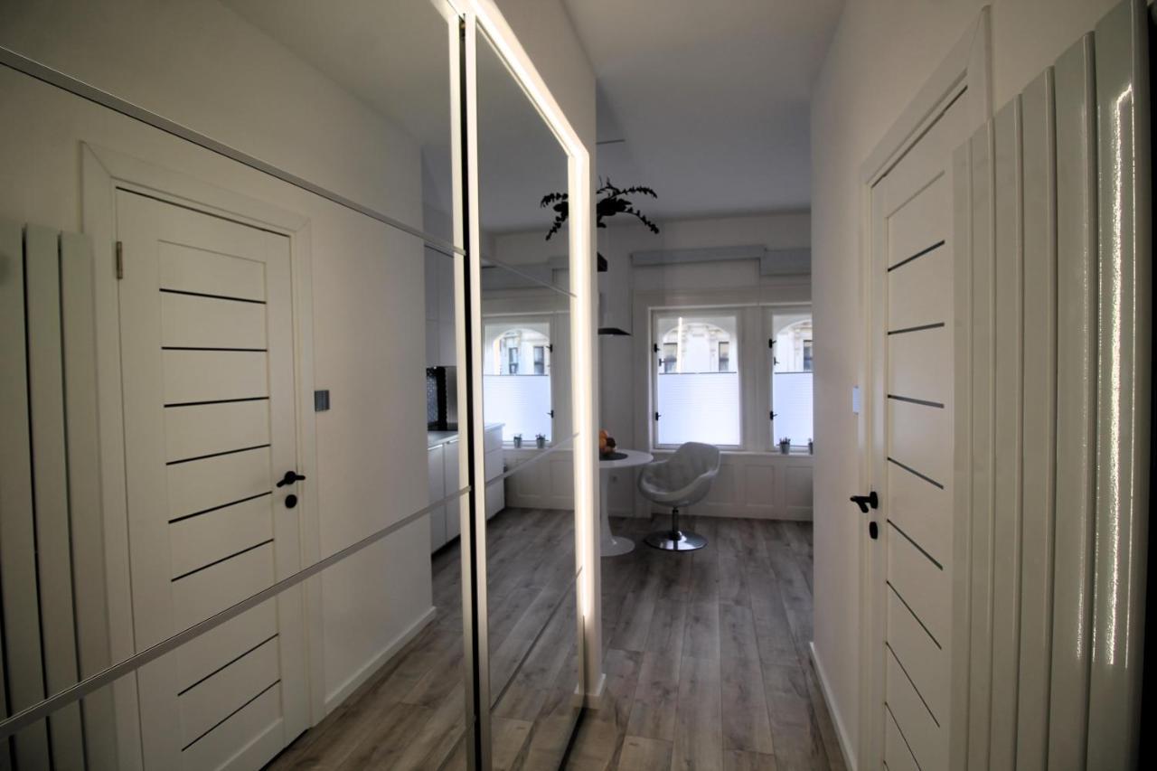 Modern Studio A Belvaros Koezepen Parkoloval- Kata Studioapartman Gyor Luaran gambar