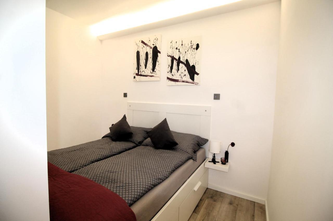 Modern Studio A Belvaros Koezepen Parkoloval- Kata Studioapartman Gyor Luaran gambar